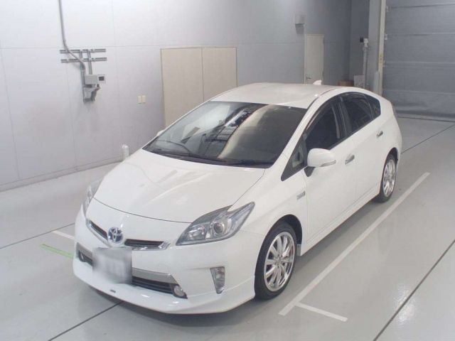 30169 Toyota Prius phv ZVW35 2013 г. (CAA Chubu)